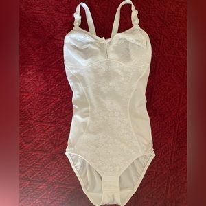 Bali women’s bodysuit white lace lingerie 34D 8380, bodysuit, shape wear
